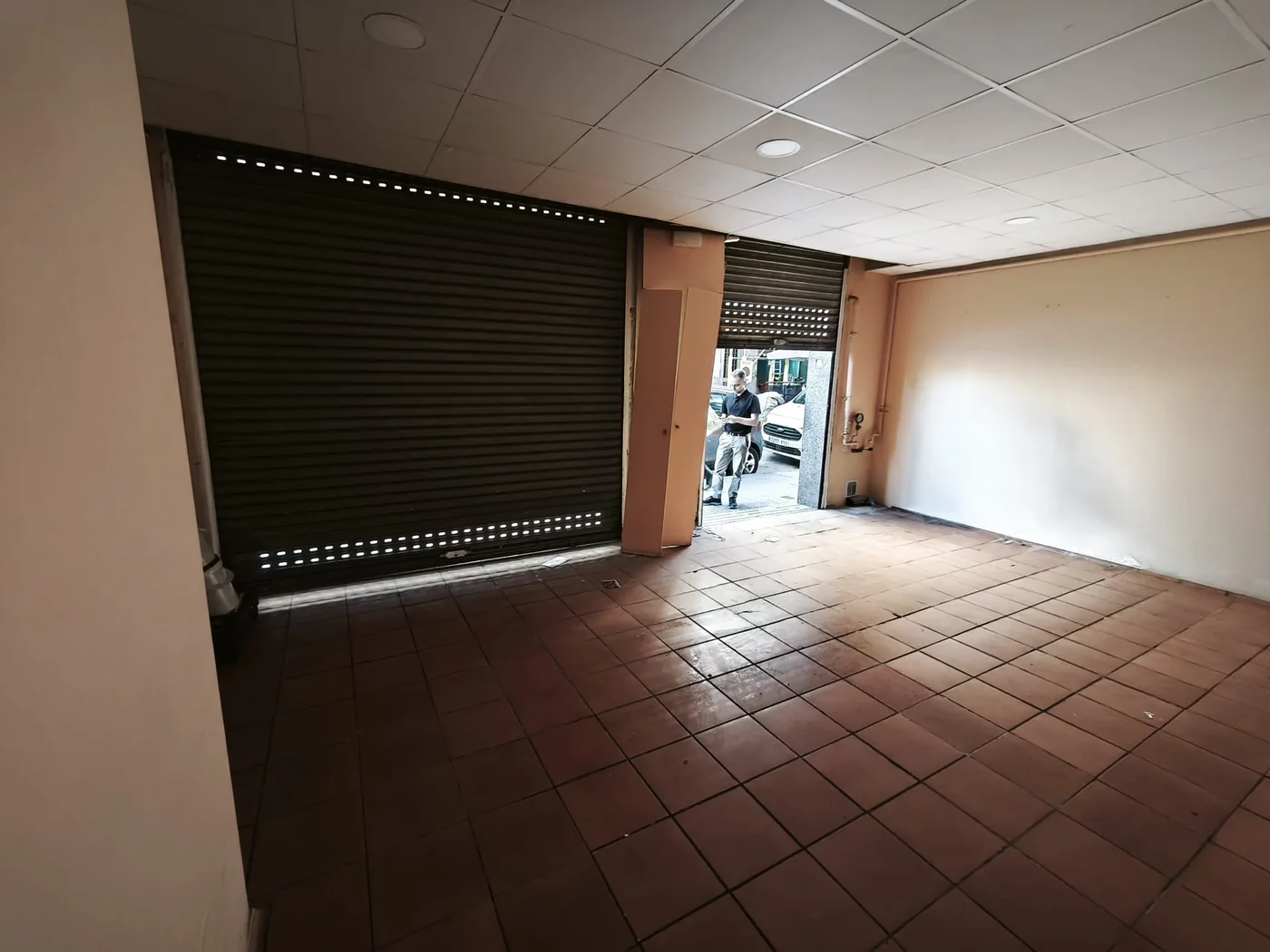 Local en bruto en Lluís Vives 22, Sabadell, antes de la intervención